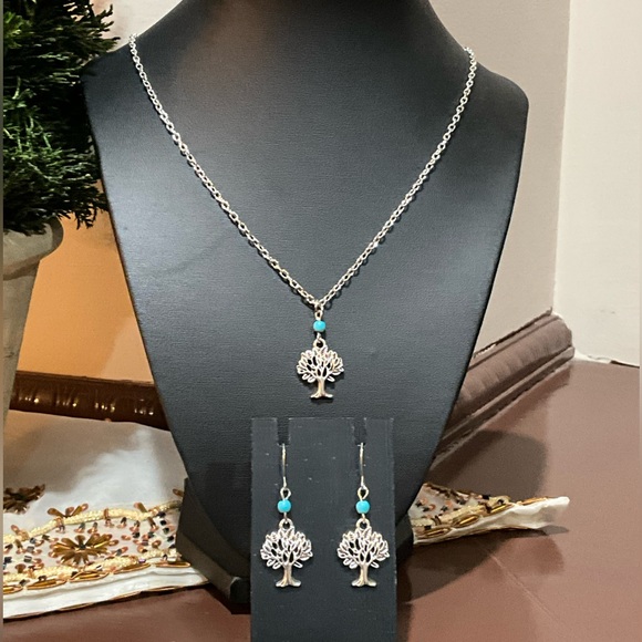 Silver tree necklace and earring set - Picture 6 of 6